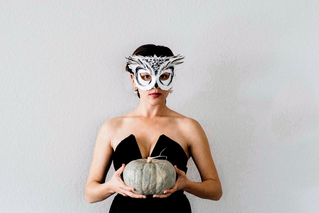 mặt nạ Halloween 2025