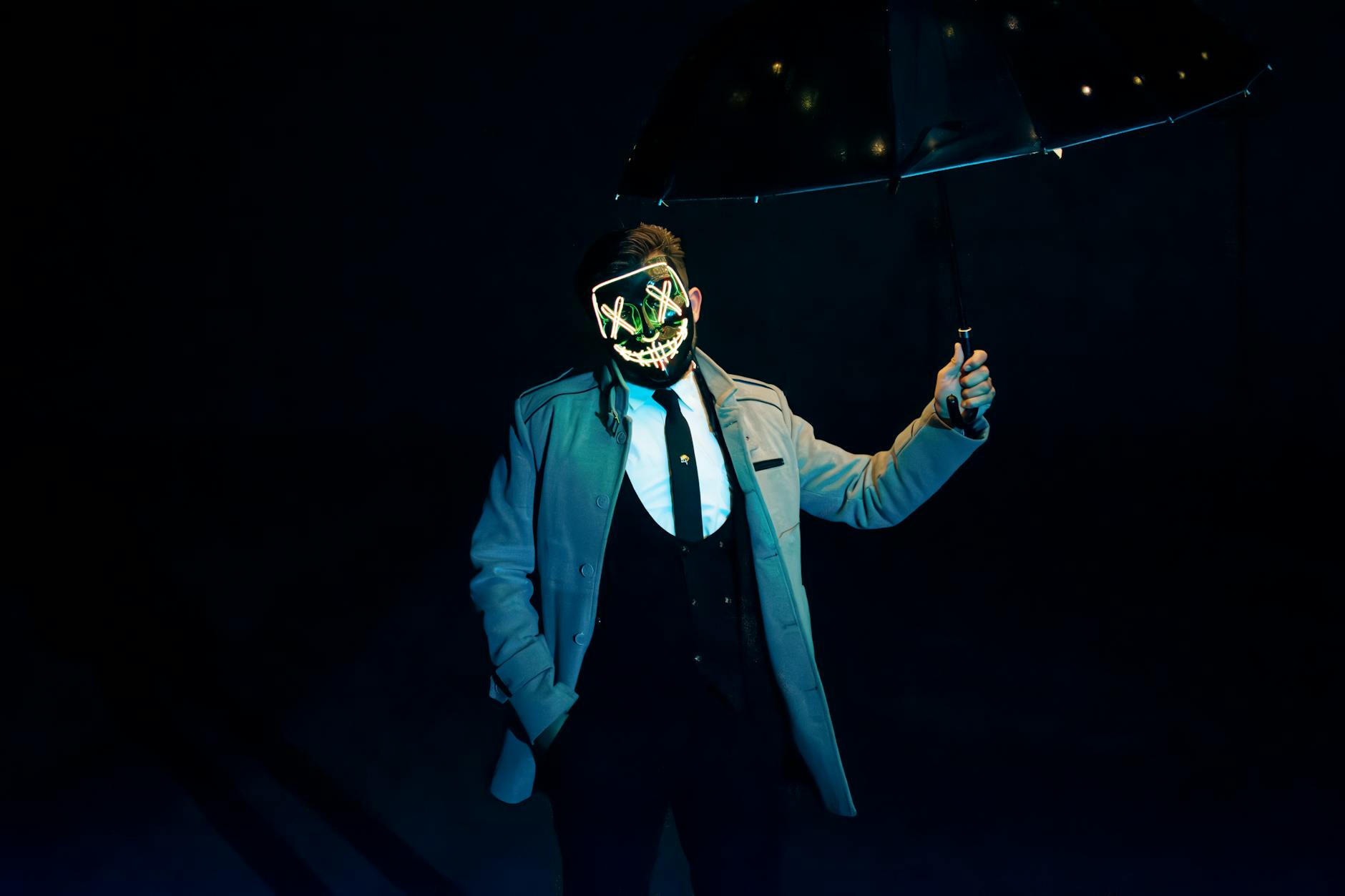 Cách phối đồ với mặt nạ Hacker cực ngầu trên TikTok