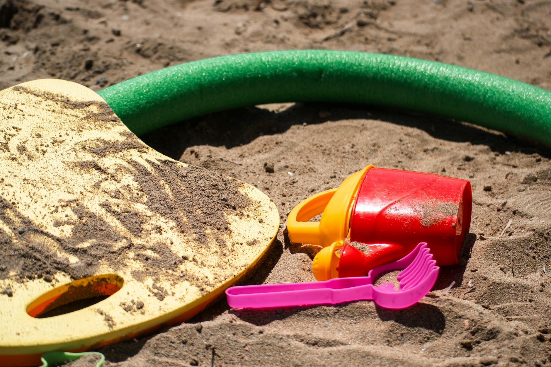 Đồ chơi vận động ngoài trời cho bé mùa hè 2026